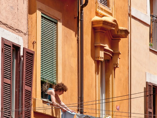 In Trastevere hangen de zo kenmerkende waslijnen tussen de huizen.