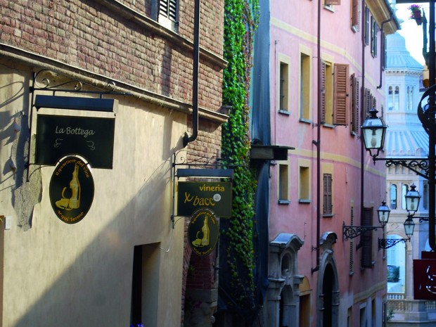 De gezellige smalle straatjes van Aqui Terme.